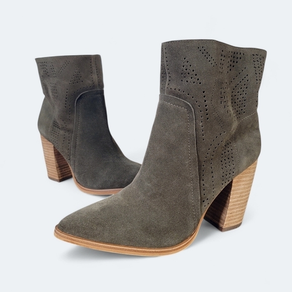 Vince Camuto Shoes - Vince Camuto Green Suede Boots Western Perforated Pointed Toe Size 7.5